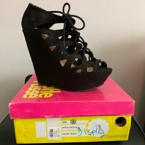 Black Wedges